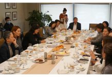 Глава Минсельхоза встретился с предпринимательницами из регионов