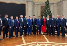 Экс-депутаттар “ажыраш аякка” чогулуп, артисттерди чакырышты