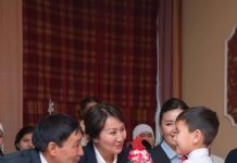 Айгүл Жапарова Панфилов мектеп-интернатынын балдарын жана мугалимдерин жаңы жылга карата куттуктады