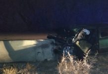 Бетон тосмону сүзгөн: Нарындагы жол кырсыгынан бир адам көз жумду