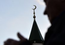 В Бишкеке мужчина пришел помолиться в мечеть, а у него там украли ноутбук и телефон