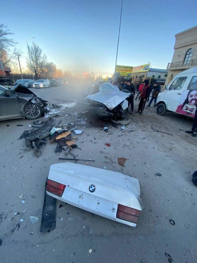44 1 Машину после ДТП разорвало на части в Бишкеке. Есть жертвы