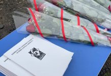 Айбек Жунушалиев “Жен-Ынтымагы” конушундагы 10 үйдүн жашоочуларына техникалык паспортторду тапшырды