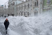 На Москву обрушился сильнейший снегопад. Авиарейсы задерживают или отменят