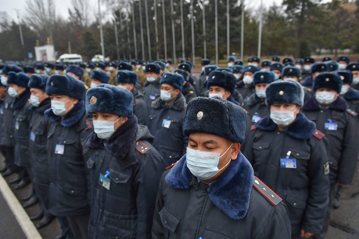 61c54c18df565 В Бишкеке милиция переходит на усиленный режим несения службы. ФОТО