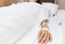 В столичной больнице мужчина несколько раз ранил ножом жену. Она написала встречное заявление