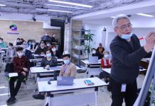 Интерньюстун “Умтулуу” аттуу улуттук сынагынын алкагында сыйлыктар тапшырылууда