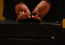 Акимы двух районов Бишкека и глава Горздрава получили выговор. За что?