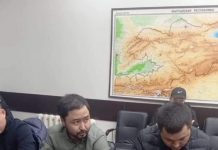 “Президенттин айтканы боюнча силер соттолушуңар керек”: Өмүрбек Текебаевден токмоктук депутаттар кечирим сурашты