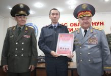 Эл аралык полициялар Ассоциациясынын Кыргызстандагы президенти жана мүчөлөрү Таласта милиция кызматкерлери менен жолугушту