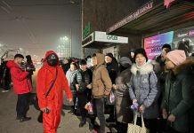 ФОТО. Сотрудники мэрии Бишкека переоделись в героев «Игры в кальмара». Зачем?