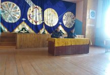 Чүй райондук милициясынын башчысы Эрлан Исмаилов Султан Ибраимов айыл өкмөтүнүн жашоочулары менен жолукту