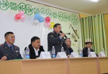 Нарын ОИИБнин начальниги Алмазбек Жумабеков Нарын шаарынын тургундары менен жолугушту