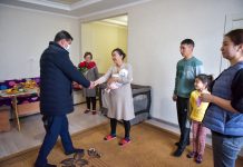 Мэр жарык дүйнөгө келген үч эмден кабар алды