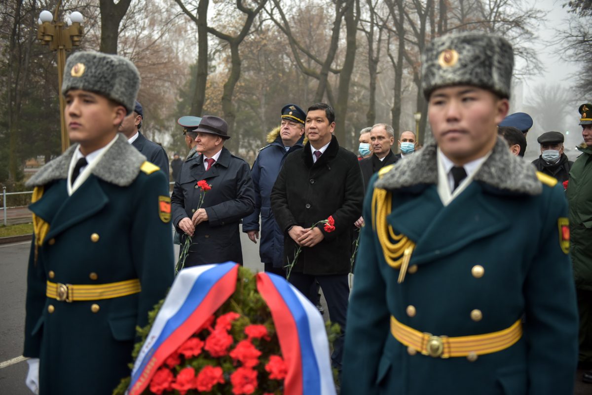 bek 9269 В Бишкеке торжественно открыли обновленный памятник Панфилову. ФОТО