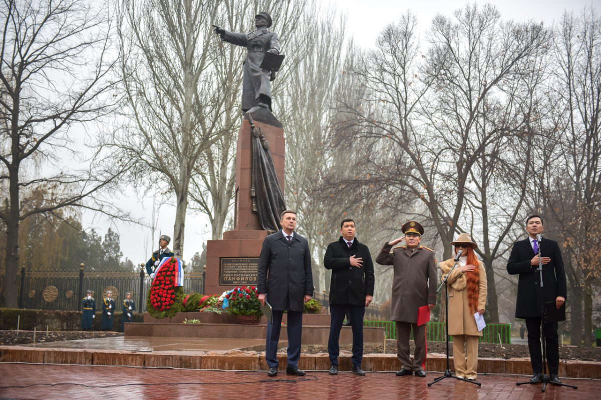bek 9343 В Бишкеке торжественно открыли обновленный памятник Панфилову. ФОТО