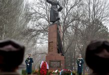 В Бишкеке торжественно открыли обновленный памятник Панфилову. ФОТО