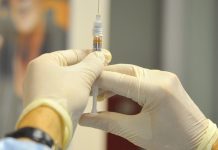 В Кыргызстане начали прививать 4-й дозой вакцины против СOVID-19