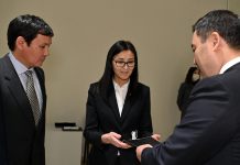 Президент Тарых музейине Жусуп Абдрахмановдун күндөлүгүнүн түп нускасын өткөрүп берди