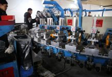 В Кыргызстане запустили предприятие по производству обуви. ФОТО