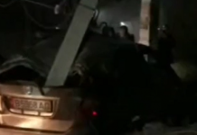 Еще одно жуткое ДТП. Возле ГЭС-2 машина сбила двух школьниц и снесла столб