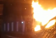 В Бишкеке ночью сгорели автомобиль и квартира в Асанбае. Видео