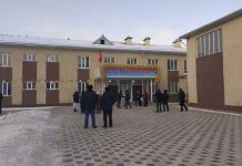 Помните школу из контейнеров в Нарыне? Там наконец достроили и открыли новое здание