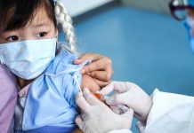 ВОЗ выступила против всеобщей вакцинации детей от COVID