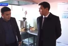 “Катып калган булочка”: Көлдүн губернатору Мирбек Кожоев күтүүсүз текшерүү менен Караколдун билим уяларына барды