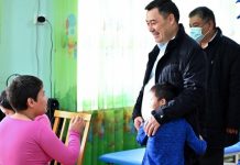Садыр Жапаров навестил воспитанников Беловодского детского соцучреждения. ФОТО