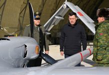 Садыр Жапаров «Байрактар» учкучсуз учуучу аппараттар менен таанышты