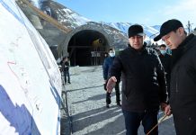 Садыр Жапаров ознакомился с ходом строительства альтернативной дороги Север-Юг. Фото