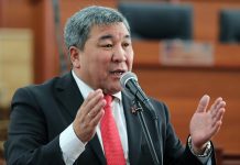 Рыскелди Момбеков: Новый парламент станет юридическим отделом администрации президента