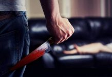 В Сокулуке мужчина проник в дом милиционера и изрезал его ножом, пока тот спал