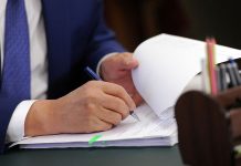 Предпринимателей с годовым оборотом до 8 млн сомов освободили от налогов