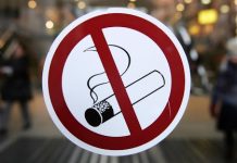 Бишкекчанам напомнили о запрете курения в общественных местах