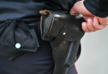 Ошто милициянын 13 жаштагы баласы атасынын тапанчасынан өзүн атып алды