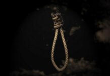 Жумгал районунун тургуну үйүнүн короосунда муунуп алды