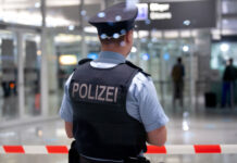 Германияда окуу жайда ок атылып, бир киши каза болду