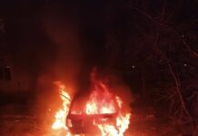 Бишкекте жеңил унаа толугу менен күйүп кетти