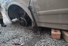 Бишкекчанина во дворе дома придавило машиной