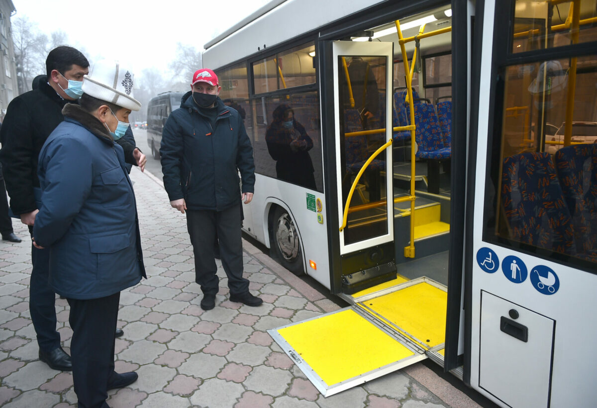61f78dd3e3aa7 Акылбека Жапарова прокатили на новом белорусском автобусе. ФОТО