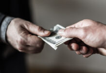 Кыргызстан опустился на 24 пункта в мировом рейтинге по уровню коррупции