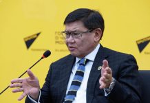 Экс-советник Назарбаева: перед нападением на аэропорт Алматы была дана команда полностью убрать охрану