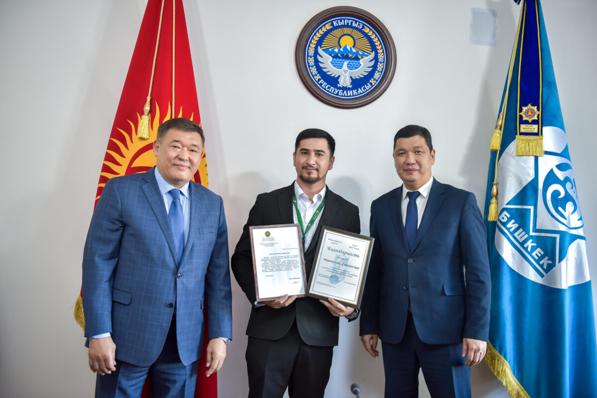 BEK 6393 Посол Казахстана поблагодарил бишкекчан за помощь казахстанцам во время беспорядков
