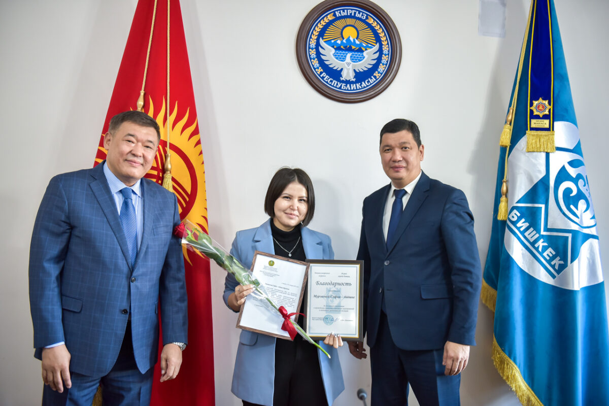 BEK 6398 Посол Казахстана поблагодарил бишкекчан за помощь казахстанцам во время беспорядков