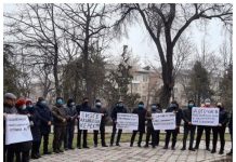 «Балыкчы» акционердик коомунун эмгек жамааты өкмөт үйүнүн алдына митингге чыгышты