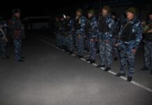 Баткен милициясы кооптуу аймактардан элдерди алып чыгууда