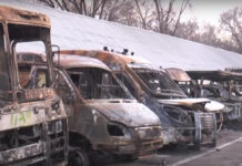 Жуткое зрелище. Целый автопарк с уничтоженными в ходе погромов машинами в Алматы
