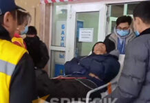 Эки буту, кабыргасы сынган кыргызстандык Чолпонбек Сыдыков Бишкекке алып келинди